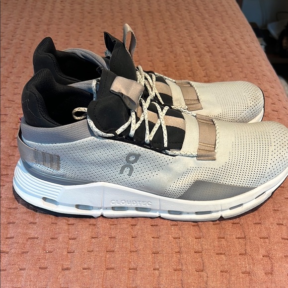 Women’s On Cloud Running Shoe - Picture 1 of 4